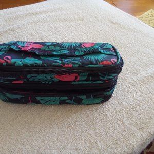 Lug makeup bag